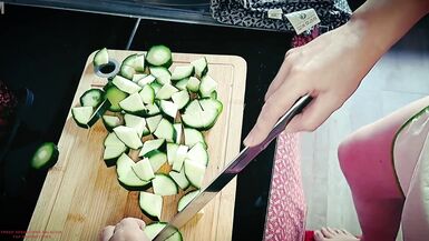 Sexy reife Stiefmutter beim Kochen - 12 image