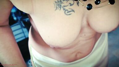 Sexy reife Stiefmutter beim Kochen - 13 image