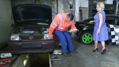 GERMAN amateur Milf fucked at the car garage - 4 image
