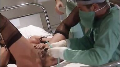 La milf muscolosa viene trattata come una scopata - 2 image