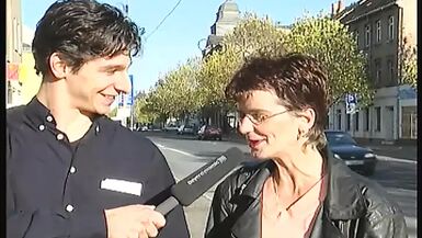 reporter fingers starved milf her big cunt needs the whole hand - 1 image