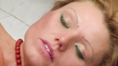 Beautiful mom just pisses off while filming!!! - 6 image
