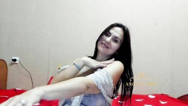 Dark haired MILF really wants to fuck exposing her tits for inexperienced wankers / Angela-MILF - 3 image