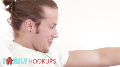 Familia Hook Ups - caliente pelirroja jessica ryan takes bueno cuidado de su stepson mientras su marido es ausente - 3 image