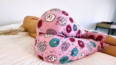 Step Mom Wakes up to Hard Cock of Step Son He helps MILF to cum quick Carry Light