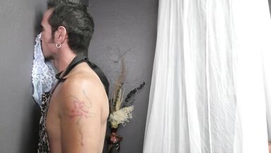 Нейлон Dominatrix Eleonora reedem ее уборка горничной и массаж ног раб с handjob - 6 image