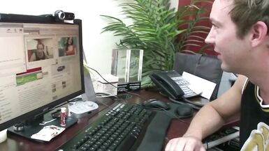 Vanessa Naughty Gets Her Pussy Fucked Live In A Chat Room - 3 image