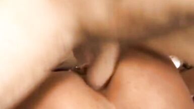 Schöne Brünette Frau erhält eine harte Anal von einem - 11 image