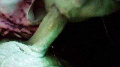 Mrs. Glutty zeigt ihr hübsches Gesicht zum ersten Mal, während sie ihm einen schmutzigen und lauten Blowjob gibt, bis er in ihrem Mund abspritzt! - 10 image