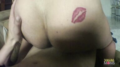 Having amateur sex at home is what this brunette milf likes - 5 image