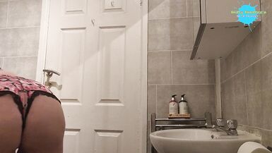 Tempo di bagno amatoriale MILF - 3 image