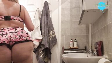 Tempo di bagno amatoriale MILF - 7 image