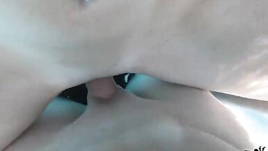 Sofie Marie, une MILF athlétique, baisée par un amant dans une piscine