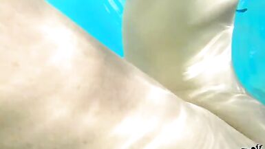La MILF atletica Sofie Marie scopata da un amante affamato in piscina - 8 image