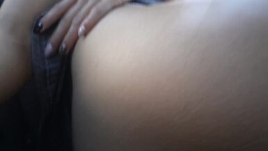 Latina MILF masturbating in the TAXI - 6 image