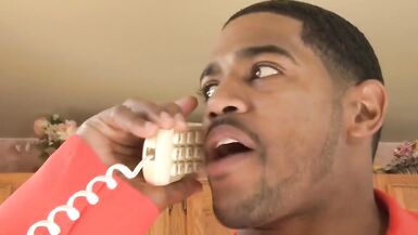 La MILF et le condamné ! La MILF aux gros seins reçoit la visite dun évadé de la BBC