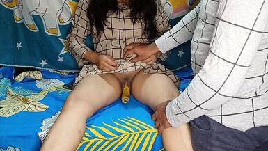 Kela dalke masterbute kar rahi bhabhi K devar ne banana nikalke apna lund dal diya - 1 image