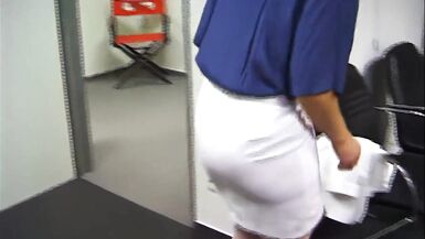 boss secretly engulfing dick of her employee - 5 image
