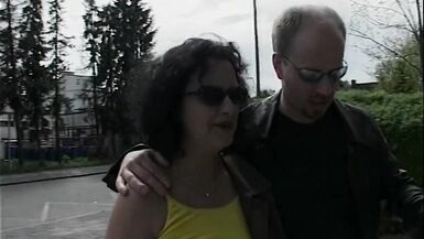 4er Hinterm Haus bitte anstellen - 2 image