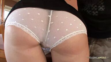 Watching this dark brown maid with petite natural marangos getting