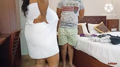 mulher grande e bonita- A meia-irmã gorda ficou excitada depois de apanhar o irmão adotivo a cheirar-lhe as calças - 1 image