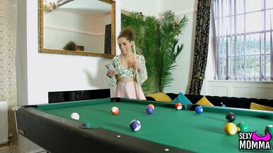 MOMMA HAWT - La belle-mère April applaudit à tout rompre Sasha