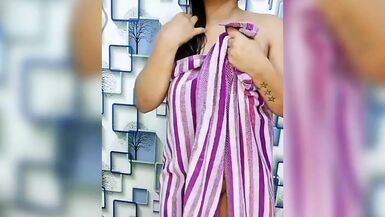 Saggyboobs sexy bhabhi bawdy cleft fingering and undressed show natural hotty bigboobs - 1 image