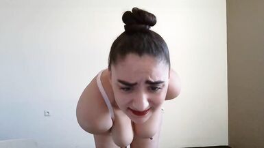 Je me masturbe avec toi et je guide ta grosse bite en te parlant bareback et en te faisant jouir.