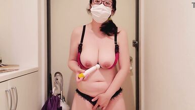 A married woman who masturbates with soaked fur pie - 6 image