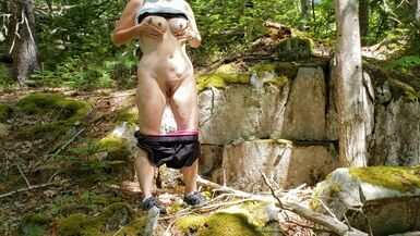 A mais excelente de Anita Coxhard a masturbar-se no exterior