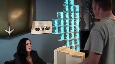 Un ange salace saisit 2 grosses bites pour les engloutir avec de la viande sucrée