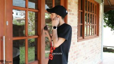 La femme du patron me fait une proposition très intéressante et je finis par pomper son adorable trou à sperme - Porno in Spanish