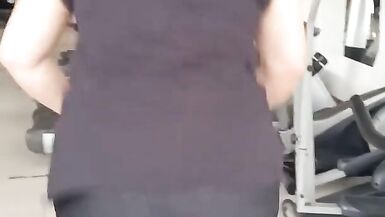 Lewd Frau erhält aus der Turnhalle Hawt und ruft ihren Bruder im Gesetz zu sehen, wie sie sich selbst berührt - 12 image
