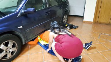 Slutty wife gets inward spunk flow from the mechanic - 8 image