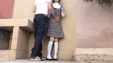 Compilation dépisodes dune svelte baiseuse en uniforme à la sortie de lécole, creampie, public, missionnaire