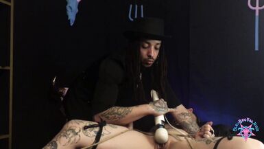 BleuBrutalRose - sexy heiße Mutter id wie zu ficken gefügig unter riesigen großen Ebenholz Schwanz in ihrem snowbunny Muff, schreien laut, während immer ihre großen weißen gazoo Rammed ... Sadomasochismus, Federn, drubbing und Seil Knechtschaft vibro Mass - 8 image