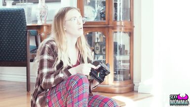 MOMMA HAWT - River Lynn sait ce quaime Step Mama Lindsay - 2 image