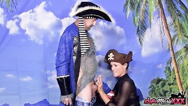 La pirata Sofie Marie le da al capitán la mejor estimulación oral de su vida - 4 image