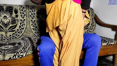 Bade bhai ne pyar se bula kar ottoman par greetings chod diya hamko