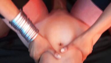 La mère concupiscente que jaimerais baiser ne pensait pas que 2 dickgirls pourraient la baiser aussi bien - Futa dickgirls bonks woman in anal and love tunnel, double penetration sex - 6 image