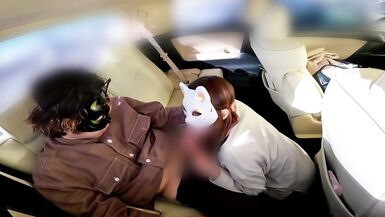 Une femme adultère reçoit une tarte à la crème dans le parking du bureau de son conjoint. - 12 image