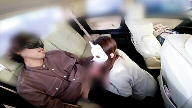 Une femme adultère reçoit une tarte à la crème dans le parking du bureau de son conjoint. - 13 image