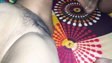 Mère Desi Id Like To Fuck Madame pompant avec un étudiant de collège... Ce type a besoin de bonnes notes aux travaux pratiques - 2 image