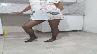 Turk aged leg and foot fetish in nylon nylons in the kitchen - 1 image