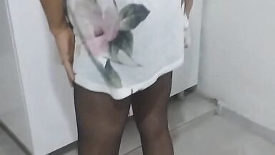 Turk aged leg and foot fetish in nylon nylons in the kitchen - 6 image