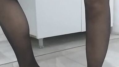 Turk aged leg and foot fetish in nylon nylons in the kitchen - 7 image