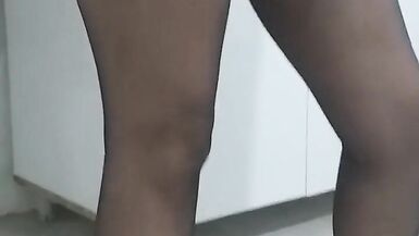 Turk aged leg and foot fetish in nylon nylons in the kitchen - 8 image