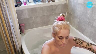 mère Jaimerais baiser dans les bains - 3 image