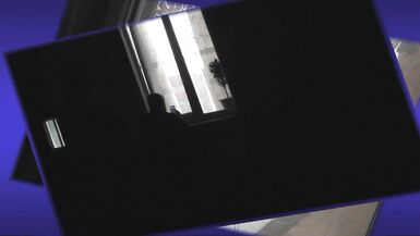 Guardare. Spiare. Spiare. Voyeur. Il vicino di casa di sera guarda nella finestra della camera da letto di una donna nuda Madre che vorrei scopare. La madre di Hawt Id like to fuck si masturba la fessura succosa e riceve un big O duro come la roccia. Dita - 2 image