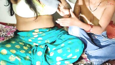 2 Desi Indian Bhabhi Cocumber Sex On camera Do Bahno ne kiya kheere sex camera ka samne - 2 image